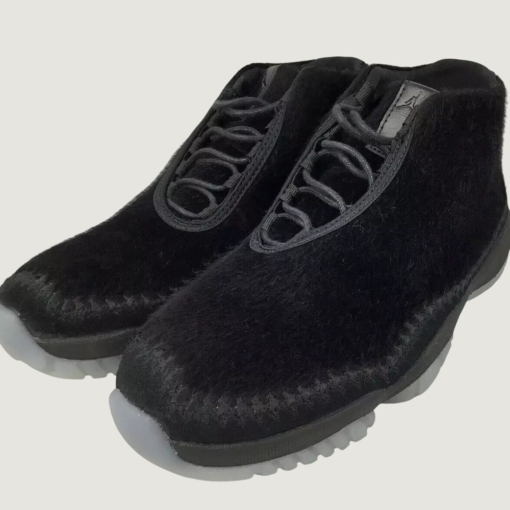 Nike Air Jordan Future Lifestyle Fur Womens Sz 7 Black Sneakers Shoes AR0726-006